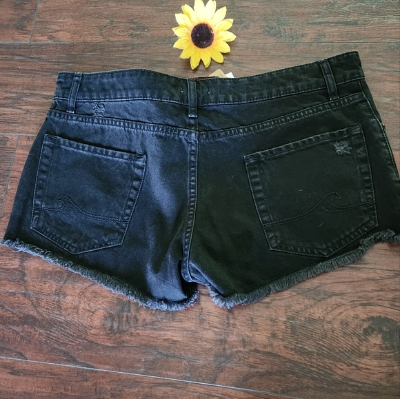 ROXY NEW BLACK JEANS SHORTS ✨️ - Picture 3 of 7